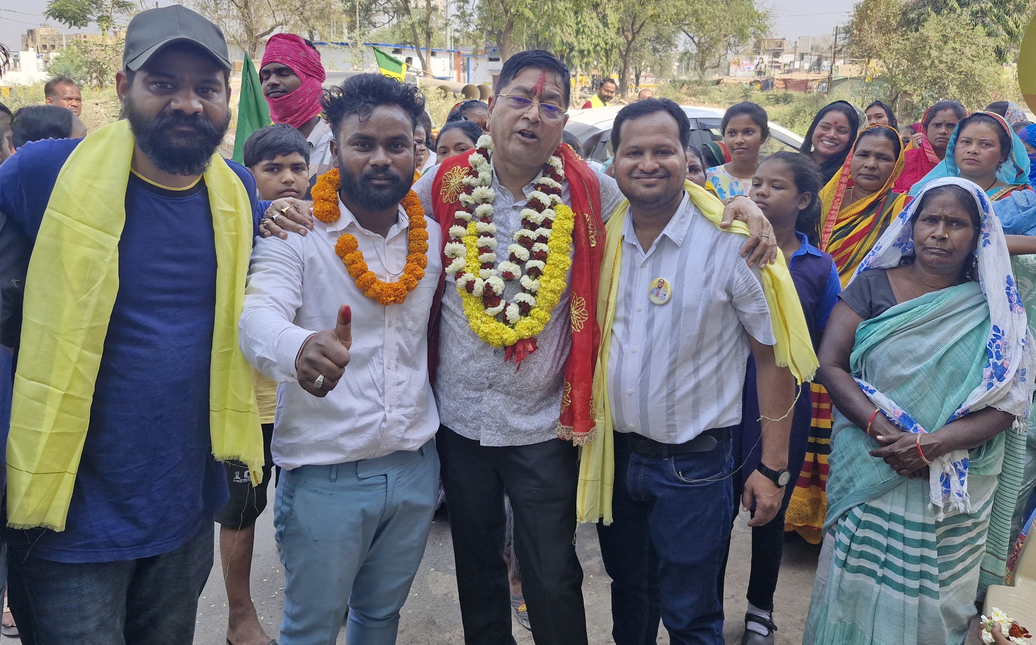 सक्ती - जनसंपर्क के दौरान युवक ने श्यामू के साथ किया कुछ ऐसा की , मच गया हड़कंप