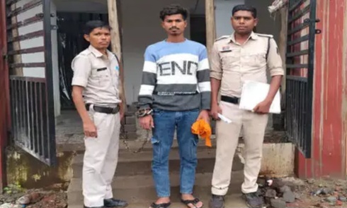 छत्तीसगढ़ - महिला पार्षद के बेटे ने 07 साल की मासूम को बनाया हवस का शिकार , हुआ गिरफ्तार