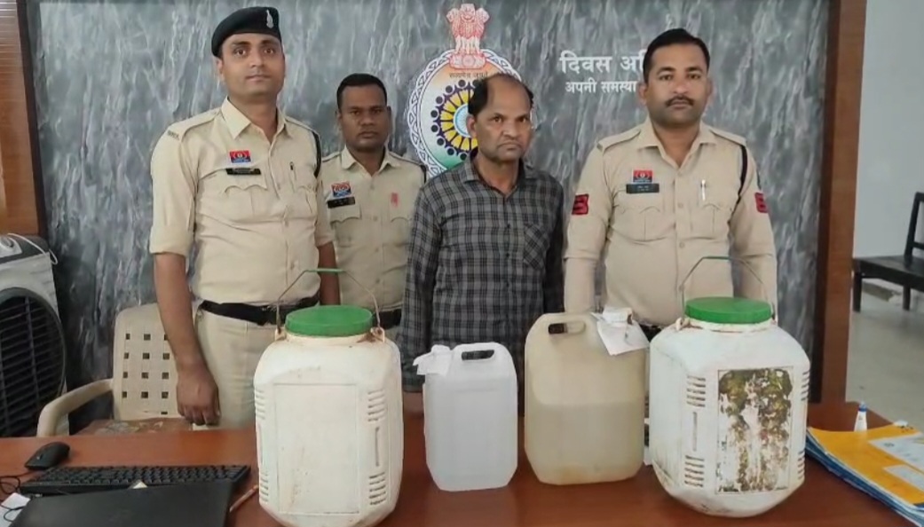 सक्ती थाना प्रभारी अनवर अली की बड़ी कार्यवाही , वार्ड क्रमांक 01 के रामलाल को किया रंगेहाथ गिरफ्तार