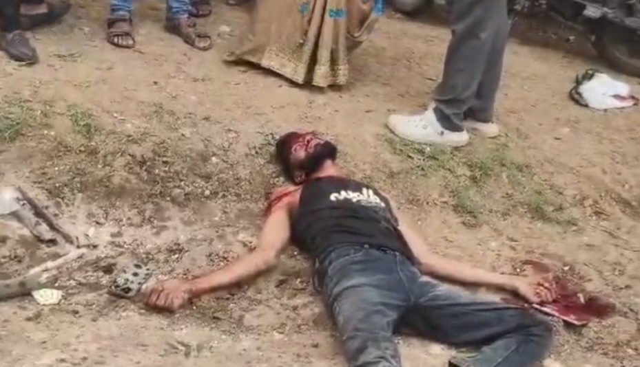 सक्ती जिले से बड़ी खबर - दो पक्षो में खूनी संघर्ष , जमकर चले डंडे और कुल्हाड़ी , पूरा गांव छावनी में तब्दील