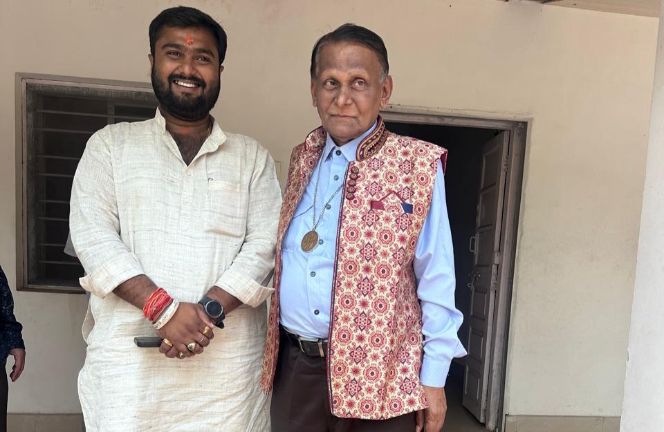 सक्ती - हास्य कवि पद्मश्री डॉ सुरेंद्र दुबे का निधन अपूरणीय क्षति - आयुष शर्मा अन्नपूर्णा