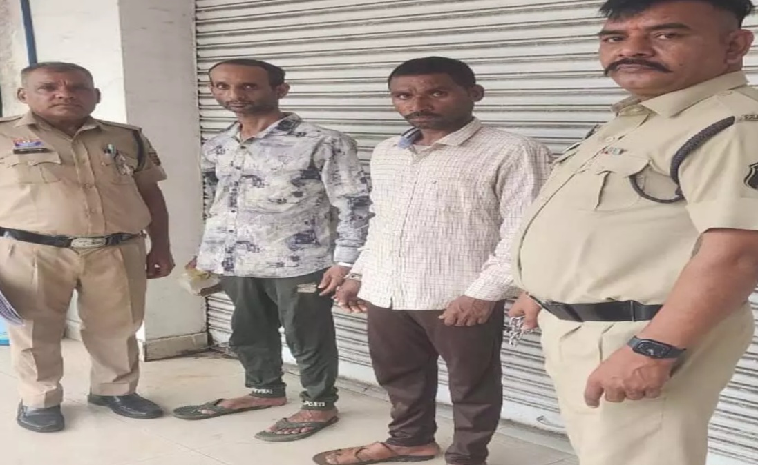 छत्तीसगढ़ - छेड़छाड़ से बचने के लिए सेलून में पनाह लेना महिला को पड़ा भारी , रात भर हुई रेप का शिकार