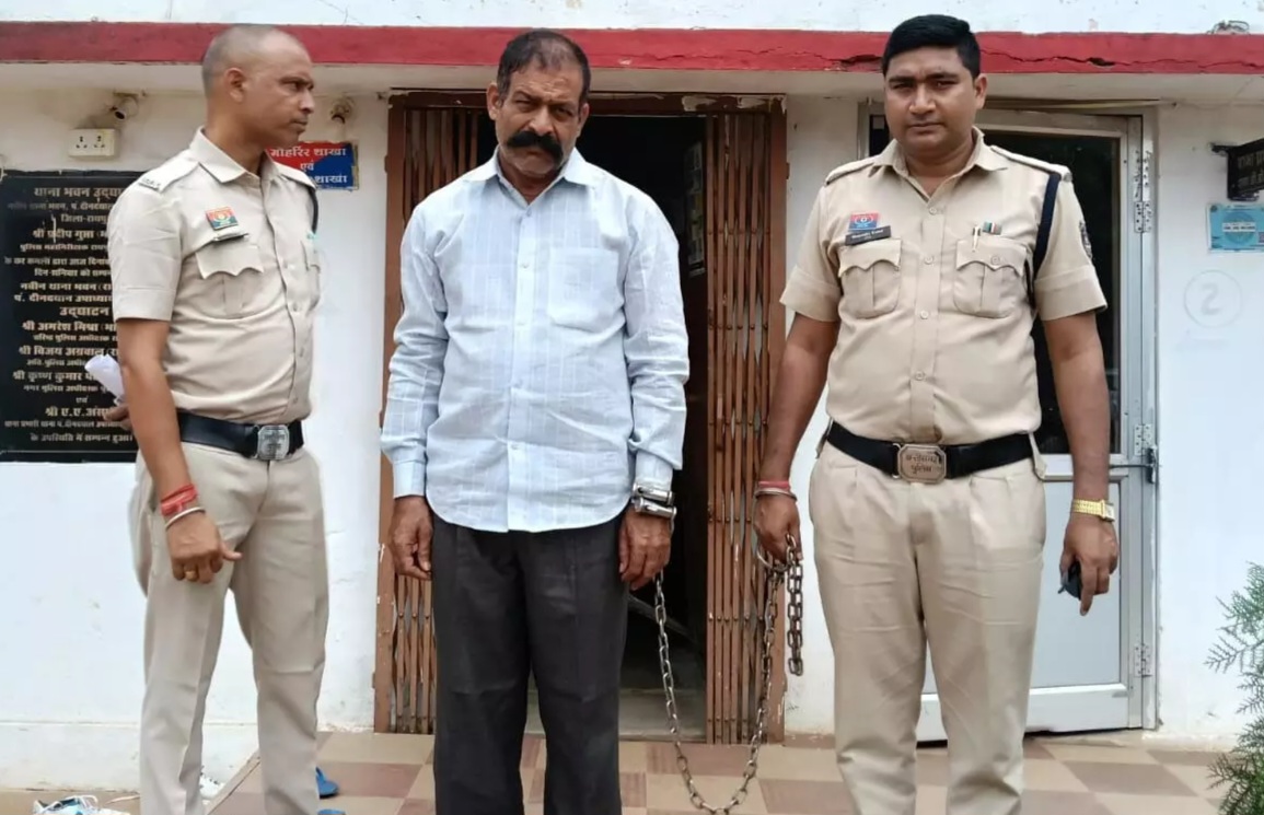 छत्तीसगढ़ - अधेड़ ने युवती को नशीला जूस पीला कर किया बेहोश , फिर रेप कर किया ब्लैकमेल