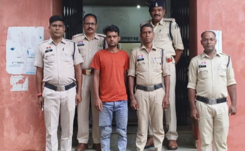 सक्ती - पोते ने दादा को बेरहमी से उतारा मौत के घाट, SI अनवर अली ने 11 घंटे के भीतर आरोपी को किया गिरफ्तार