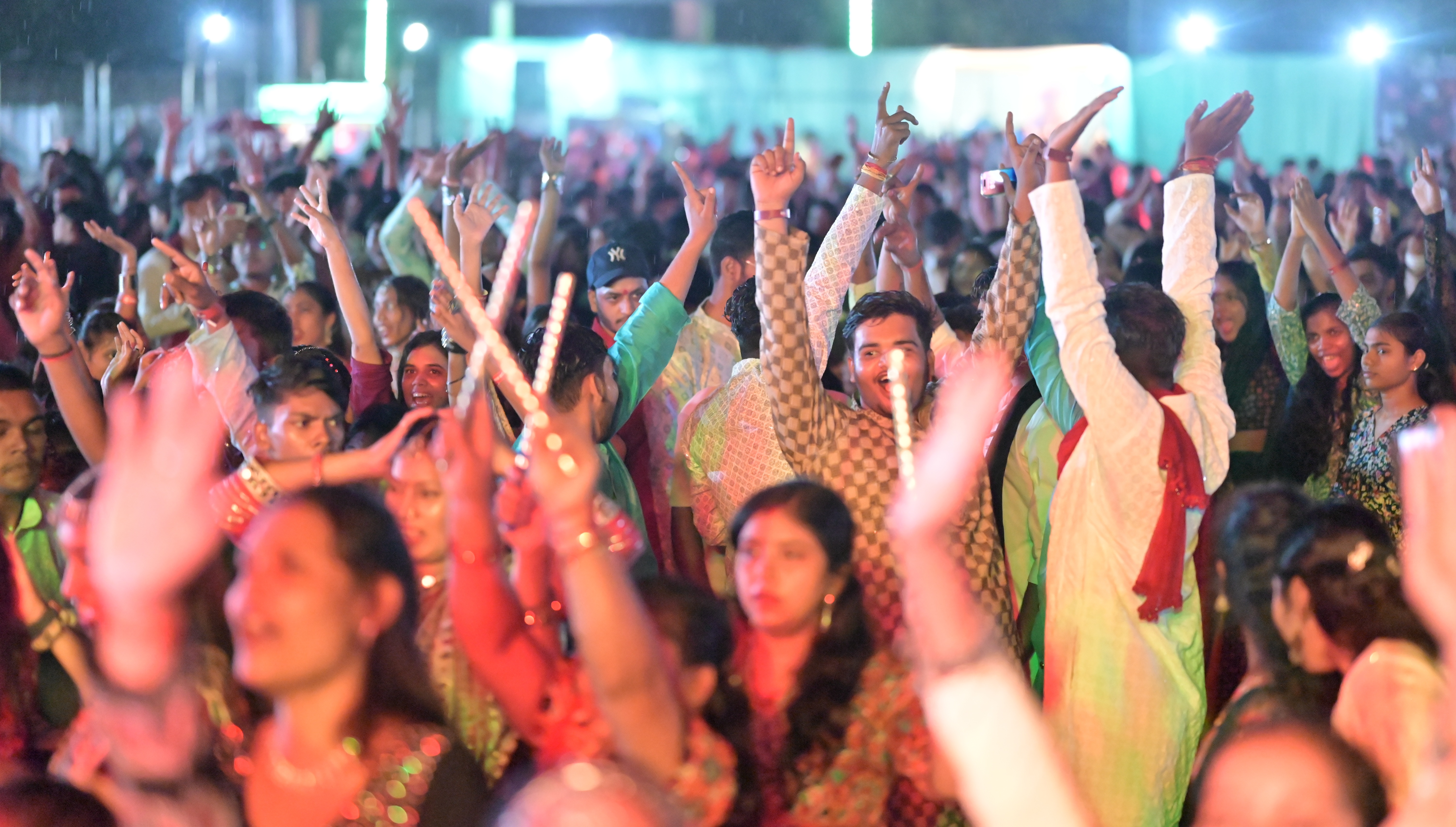 सक्ती - ऐतिहासिक रहा गरबा कार्निवल का आयोजन, तेज बारिश के बाद भी नही आई उतसाह में कमी