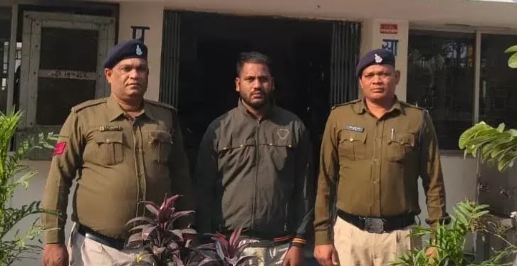 सक्ती - अपने बच्चे के साथ सो रही महिला के साथ रेप, आरोपी पुष्पेंद्र बरेठ ने दिया वारदात को अंजाम