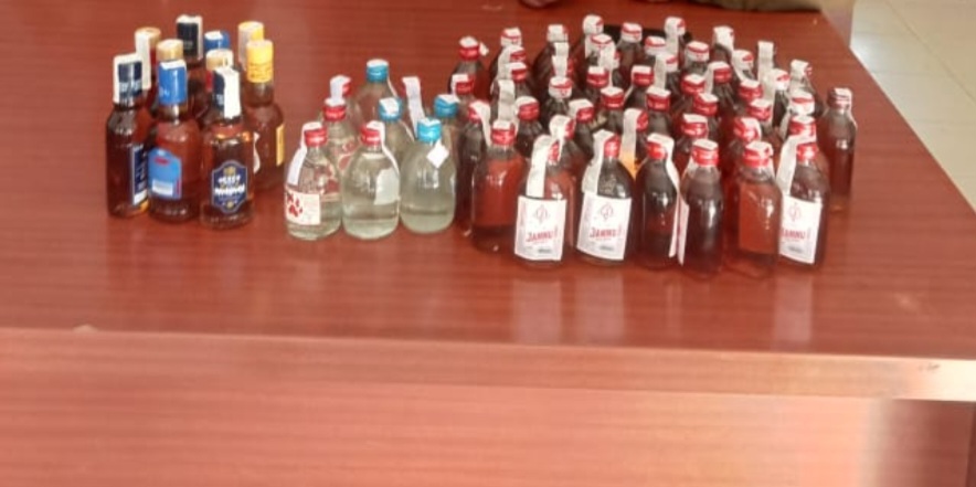 सक्ती - अवैध धंधा करते बुधवारी बाजार का पवन नाग गिरफ्तार, भारी मात्रा में यह समान हुआ बरामद