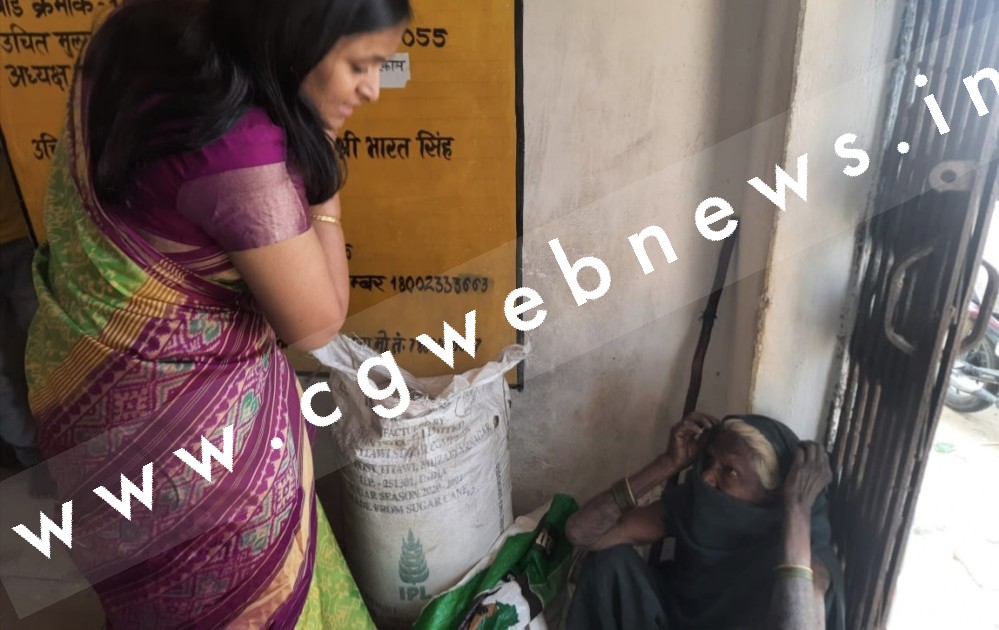 कोरबा कलेक्टर रानू साहू ने पेश की मानवता की मिशाल , गई थी राशन दुकान का औचक निरीक्षण करने लेकिन
