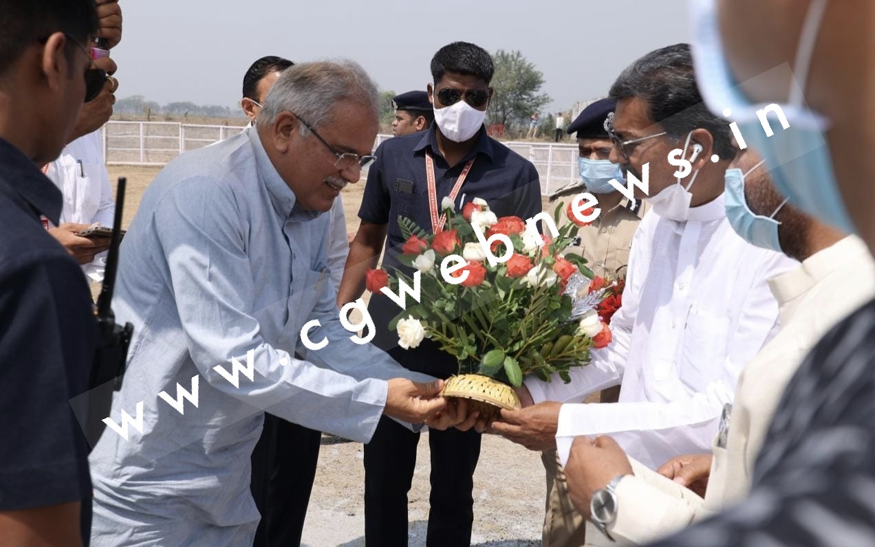 सक्ती में CM का हुआ भव्य स्वागत , प्रोटोकॉल तोड़ CM मिले लोगो से , कॉंग्रेस प्रवेश पर लोगों ने उठाये सवाल