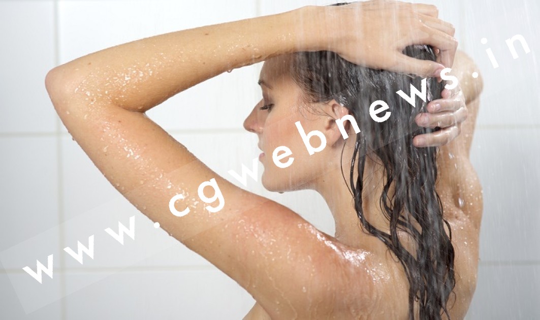 बाथरूम में नहा रही महिला का वीडियो बनाना हेड कॉन्स्टेबल को पड़ा भारी , हुआ गिरफ्तार