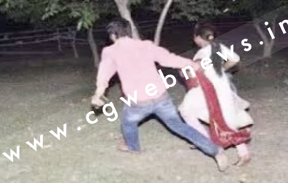 12वी की छात्रा के साथ भागा सरकारी स्कूल का शिक्षक , एक महीने पहले छात्रा ने लगाया था यह आरोप