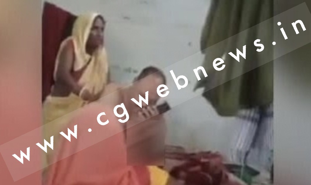 दरोगा ने थाने को बनाया मसाज पार्लर , नंगे बदन महिला फरियादी से कराई मालिश , वीडियो हुआ वायरल