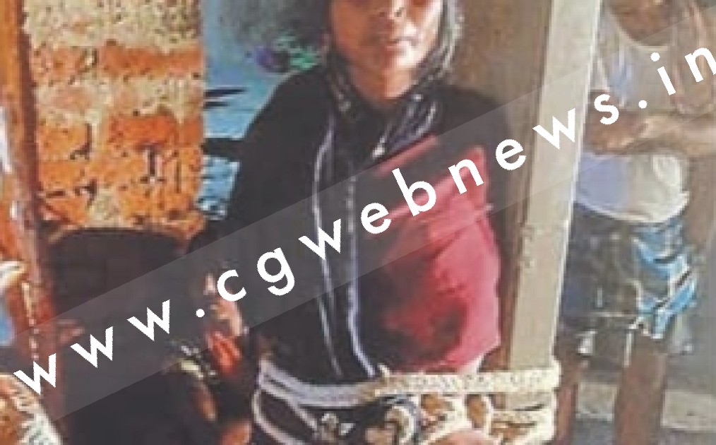 अवैध संबंध का आरोप लगा कर विवाहिता को खंभे से बांधकर पीटा , पति सहित 05 गिरफ्तार