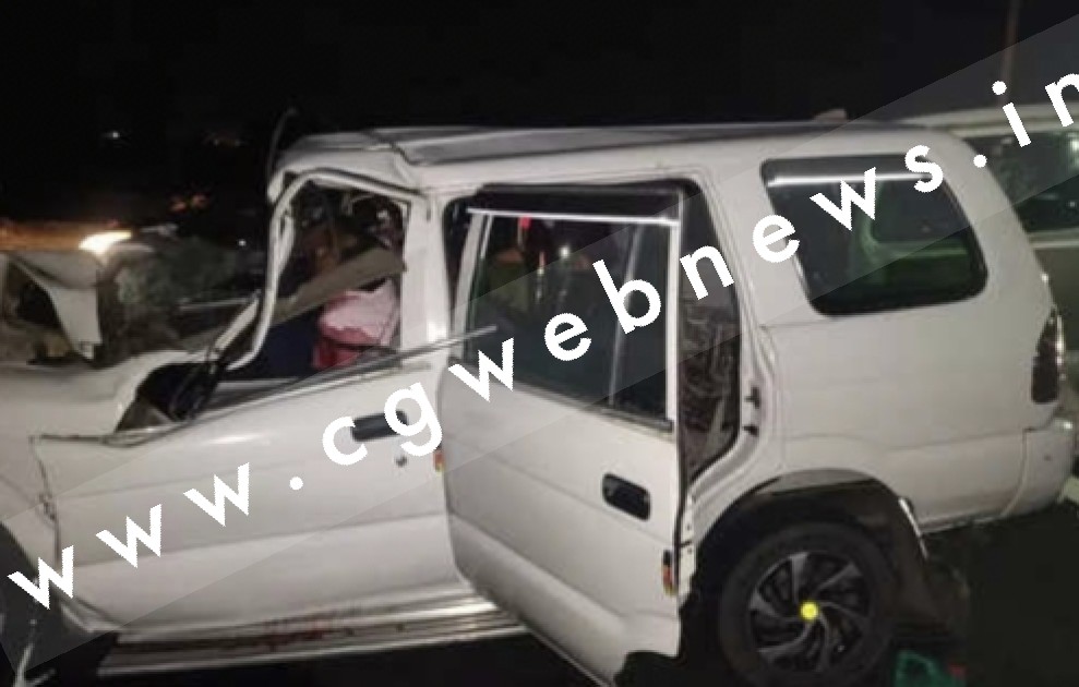 बड़ा सड़क हादसा , SUV और ट्रक में टक्कर , एक महिला सहित 07 लोगो की मौके पर ही मौत