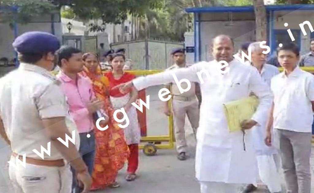 पत्नी से जान बचाने मदद की गुहार लगाने CM आवास पहुंचे नेता जी , फिर कहानी में आया ट्विस्ट