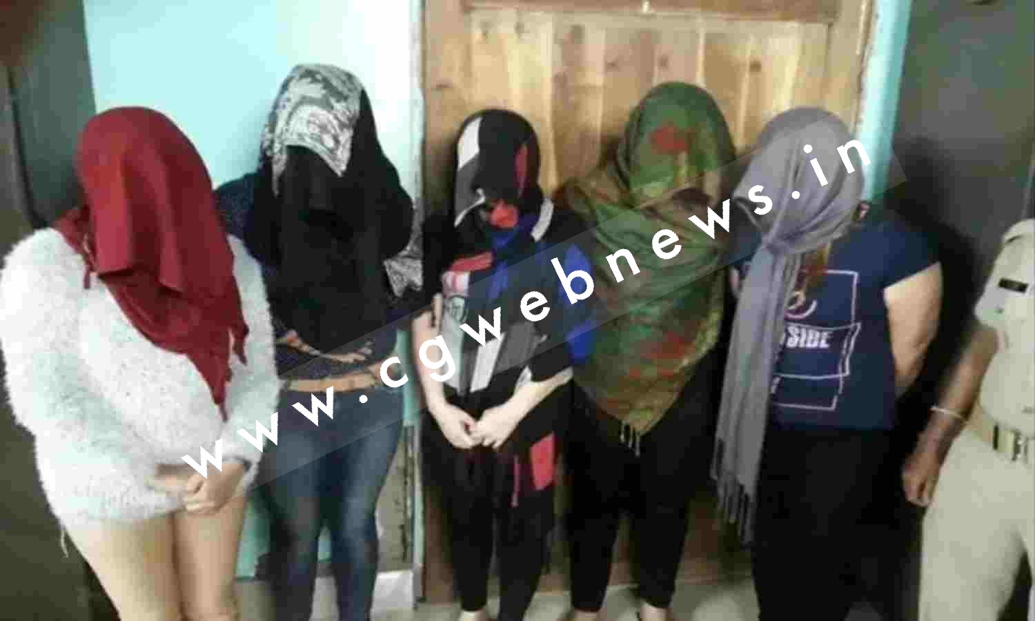 नेता जी के बड़े हॉटल में चल रहा था सैक्स रैकेट , 07 युवक और 08 युवतियां आपत्तिजनक हालत में गिरफ्तार