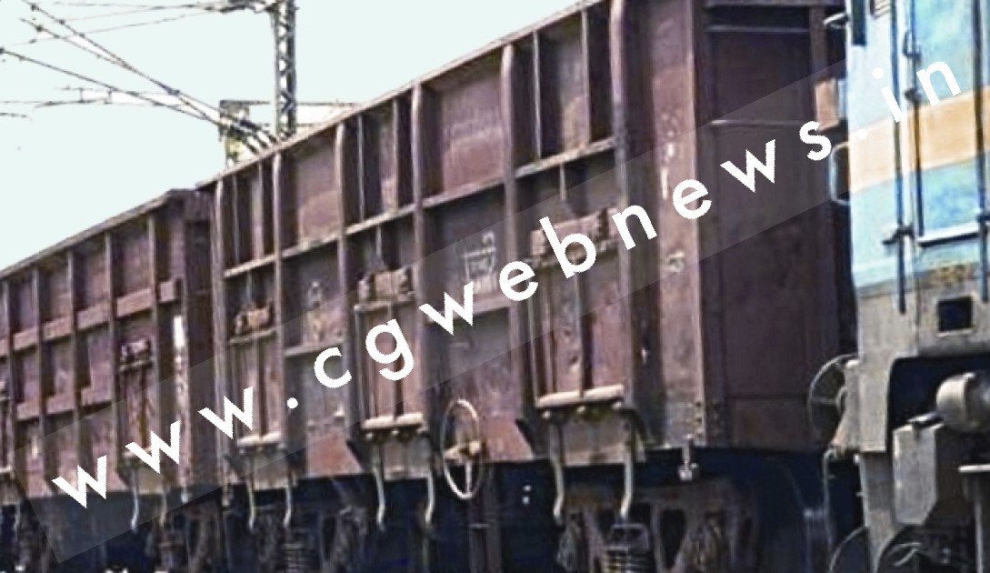 मालगाड़ी पर चढ़ कर सेल्फी लेने की कीमत जान देकर पड़ी चुकानी