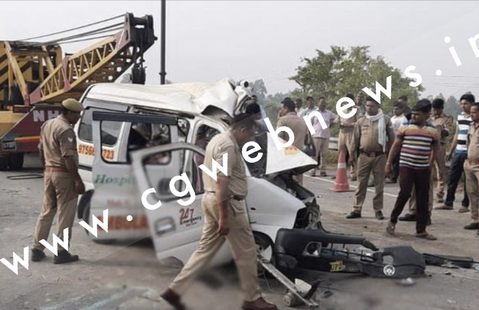 एम्बुलेंस और कंटेनर में जबरदस्त टक्कर , हादसे में एम्बुलेंस सवार 07 लोगो की मौत
