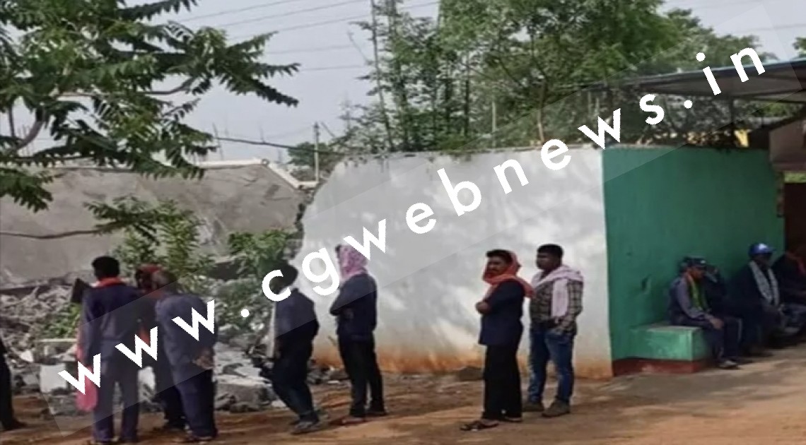 छत्तीसगढ़ के सोनागाछी में चला सरकारी बुलडोजर , कई मकान किये गए जमीदोज