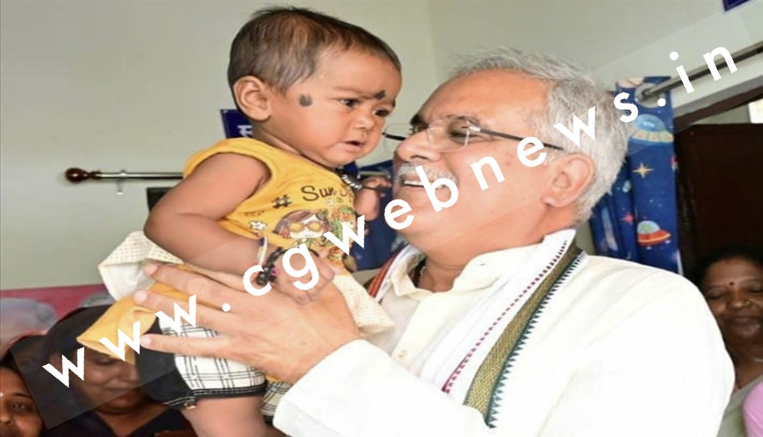 कड़ी सुरक्षा के बीच पकड़ लिया मुख्यमंत्री भूपेश बघेल का कॉलर , फिर हुआ यह