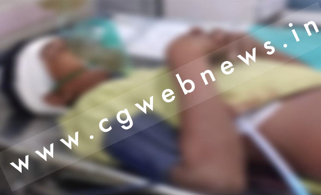 मोबाइल चोरी के शक में नाबालिग की बेरहमी से पिटाई , बचने के लिए तीसरी मंजिल से लगा दी छलांग