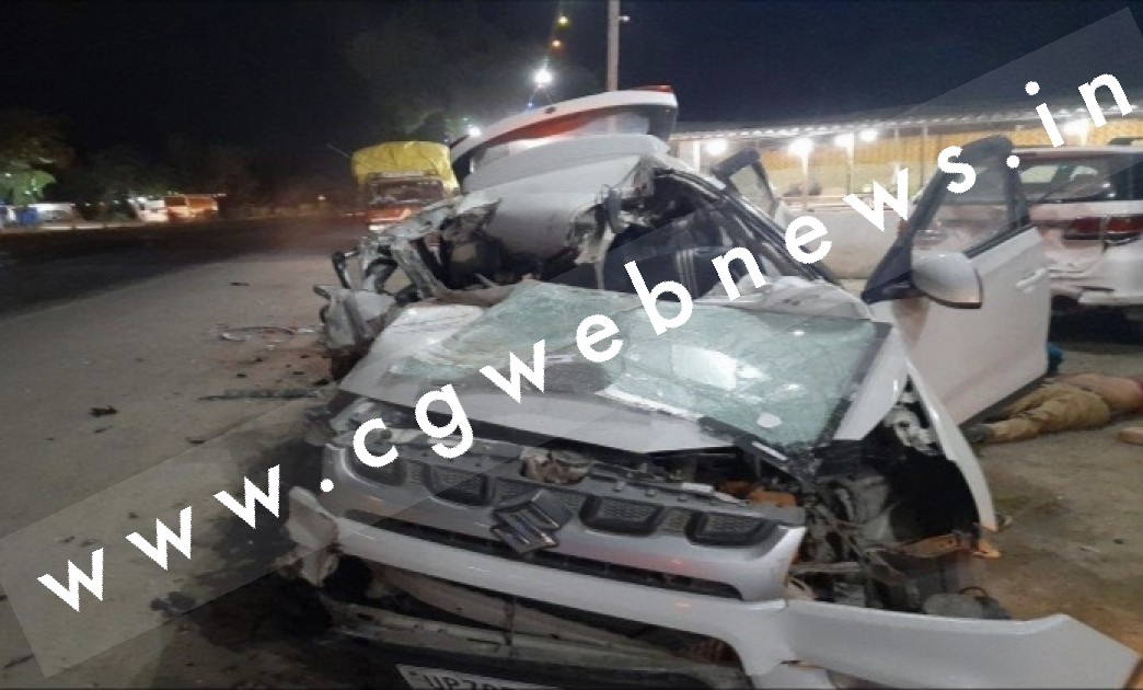 अज्ञात वाहन ने कार को मारी टक्कर , एक ही परिवार के चार लोगों की मौत और तीन घायल