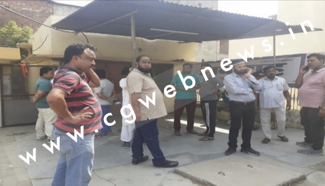 कार और ट्रक में जबरदस्त टक्कर , हादसे में एक ही परिवार के पांच लोगों की मौत