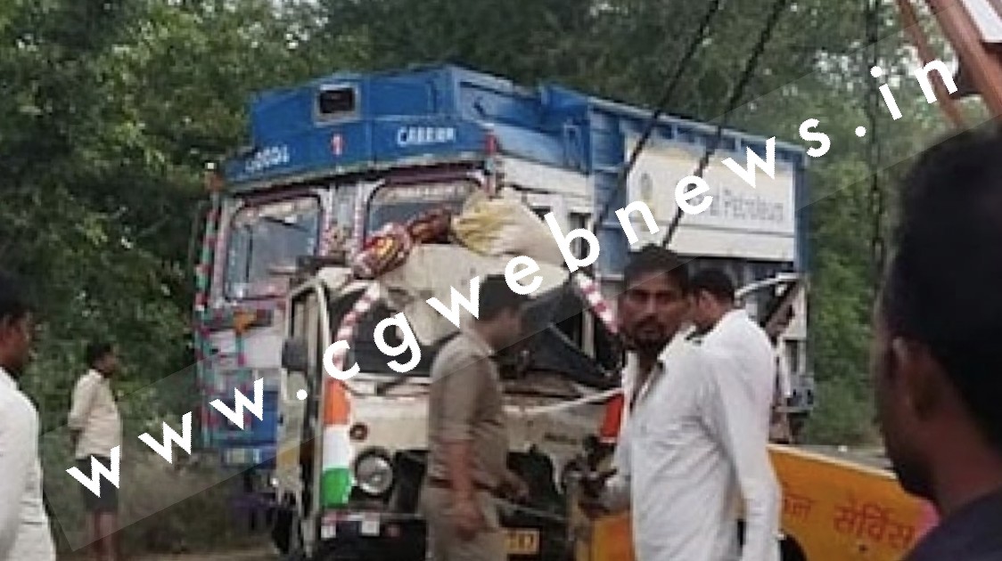 बड़ा सड़क हादसा , तेज रफ्तार DCM पेंड़ से टकराई , हादसे में 10 लोगो की मौके पर ही मौत