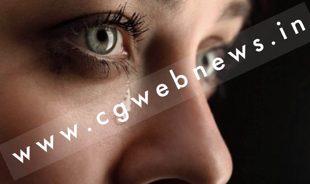 युवती ने एक विडियो वायरल कर मांगी मदद , वीडियो में बताया की 20 से 25 लोग रोज करते है उसका रेप