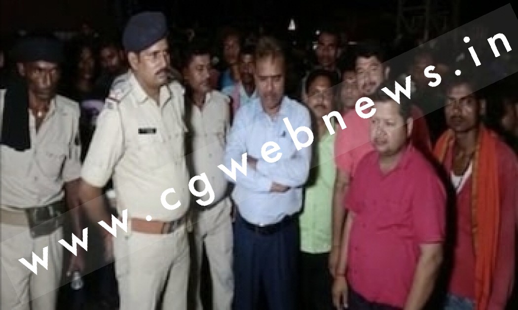 अज्ञात स्कॉर्पियो ने बाईक को मारी टक्कर , हादसे में पति , पत्नी और डेढ़ साल के मासूम की मौके पर ही मौत