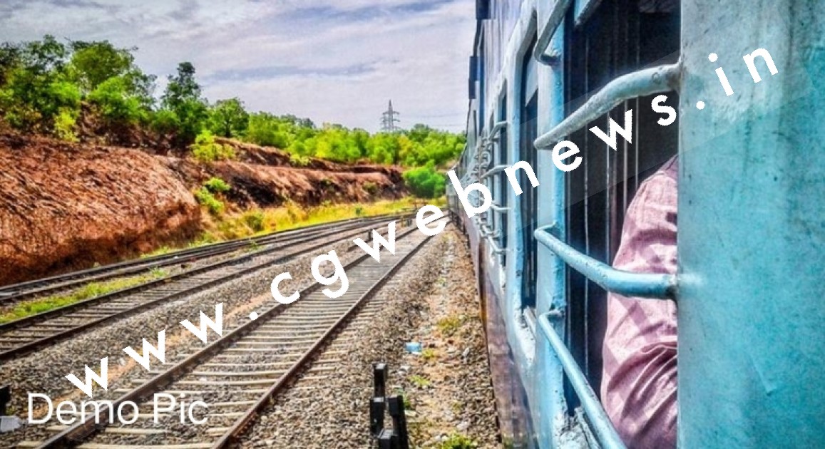 छत्तीसगढ़ - रेलवे ट्रेक पर भू स्खलन , कई ट्रेनें हुई प्रभावित , डेढ़ घंटे तक आवागमन रहा बाधित