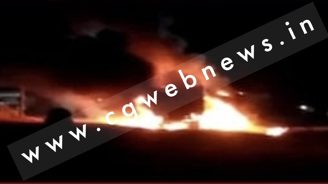 दो ट्रेलरों में जबरदस्त टक्कर के बाद लगी भीषण आग , ड्रायवर क्लीनर सहित 03 लोग जिंदा जले