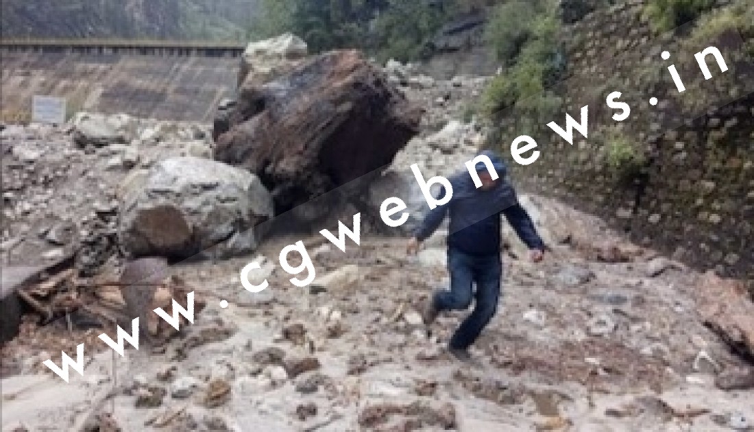 बादल फटा , 4 लोग लापता , पुल, मकान, रेस्टोरेंट और कैंपिंग सब तबाह