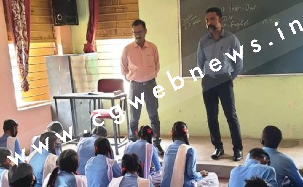 स्कूल शिक्षा सचिव ने स्कुलो का किया औचक निरीक्षण , ​​​​प्राचार्य की दो और व्याख्याता की एक वेतन वृद्धि रोकने के दिये निर्देश