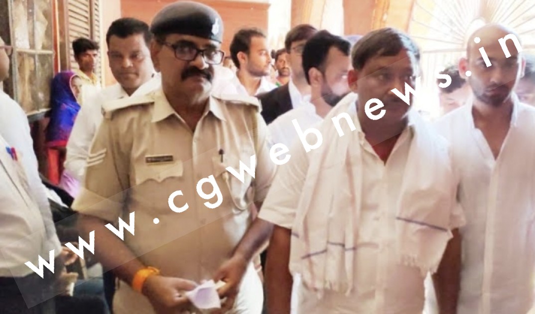 नाबालिग से रेप के मामले में फरार पूर्व विधायक ने कोर्ट में किया सरेंडर , 14 दिन की न्यायिक हिरासत में भेजा गया जेल