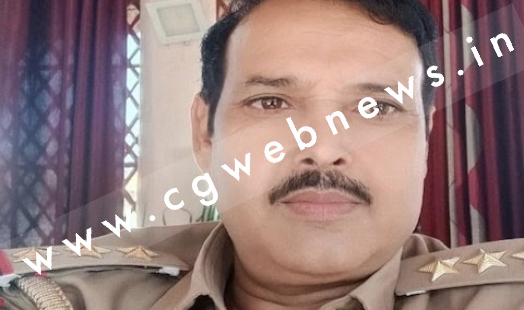महिला पुलिसकर्मी के साथ अश्लील बात करने वाला रंगीन मिजाज इंस्पेक्टर लाईन अटैच