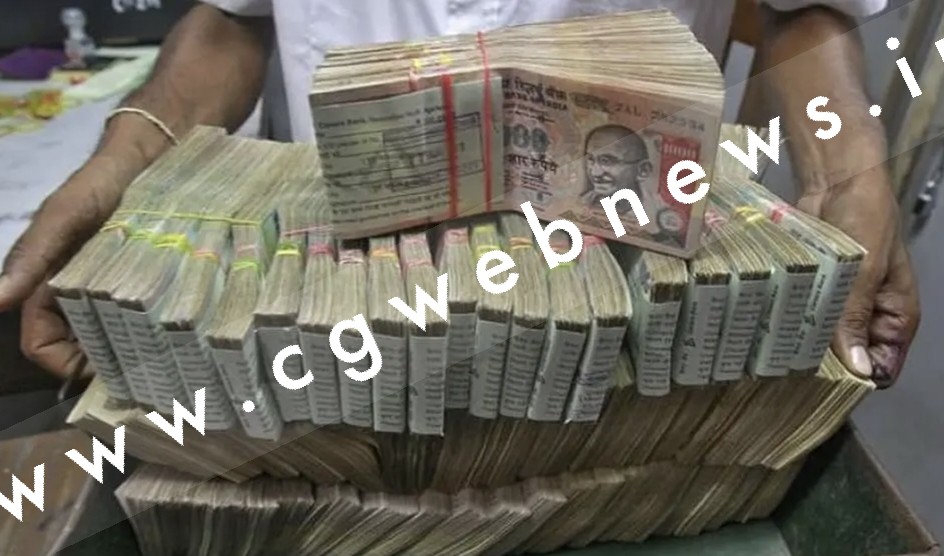 नामी हॉटल में छापा , 10 नेपाली युवतियां सहित 43 रईसजादे गिरफ्तार , लाखो रुपये भी जप्त