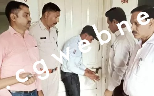 छत्तीसगढ़ में चल रहा था अवैध तरीके से बारूद बनाने का कारोबार , प्रसासन ने दी दबिस , भीतर देखे तश्वीर