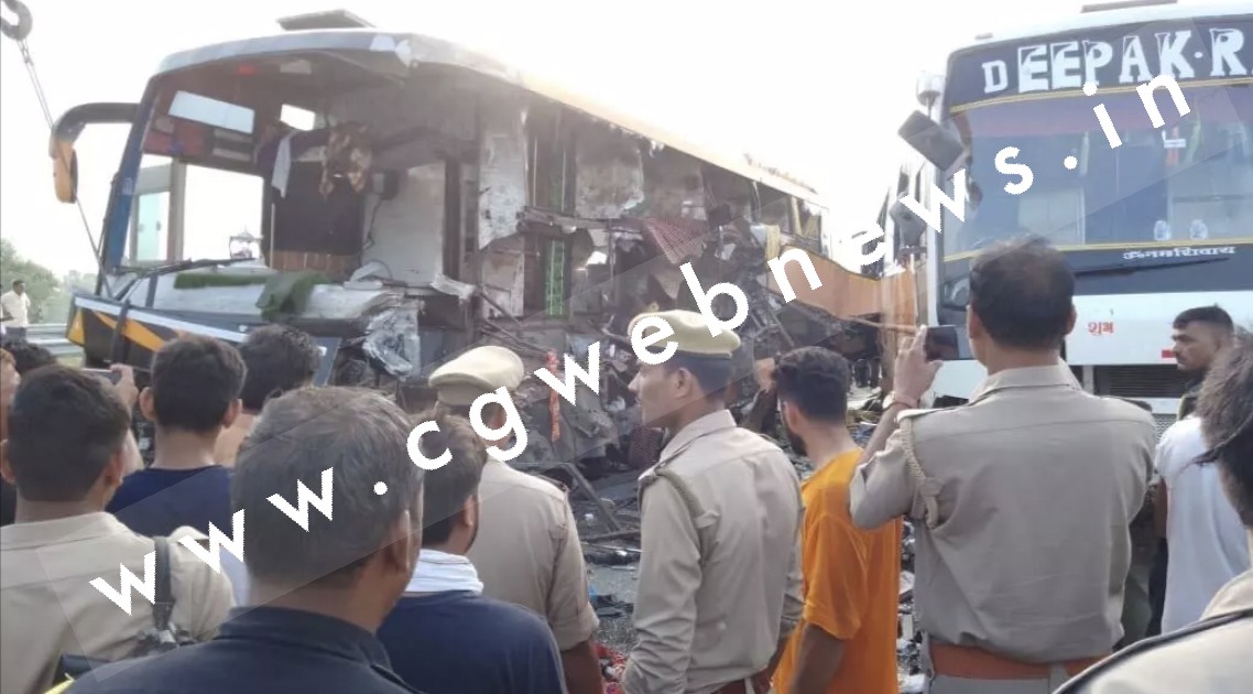बड़ा सड़क हादसा , दो डबल डेकर बस में जबरदस्त टक्कर , 08 की मौत , दर्जनों घायल