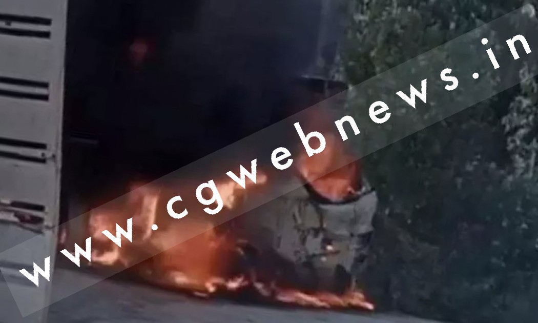 तेज रफ्तार बलेनो कार में लगी आग , कार चालक की जल कर मौत , CCTV में कैद हुई तश्वीर