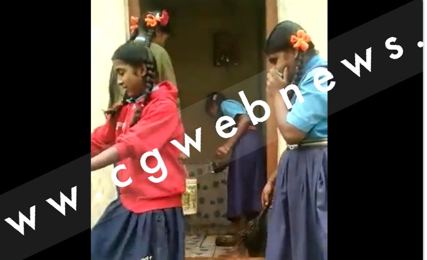 स्कूल देर से आने पर शौचालय साफ करने की सजा , वीडियो वायरल होते ही जांच के आदेश जारी