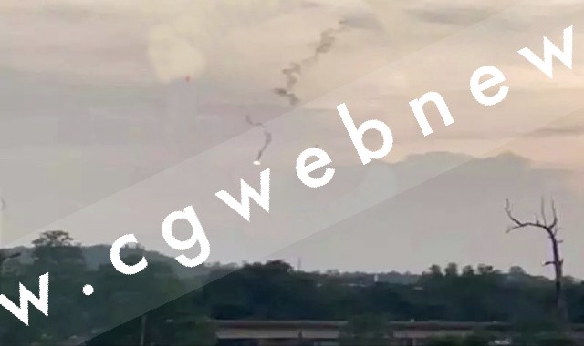 छत्तीसगढ़ में आसमान से गिरा आग का गोला , बना कौतूहल का विषय , मोबाइल में कैद हुई तस्वीर