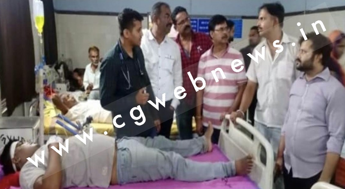 छत्तीसगढ़ - विधायक प्रतिनिधि और भाजपा नेता आपस मे भिड़े , एक का सर फटा तो दूसरे का,,,