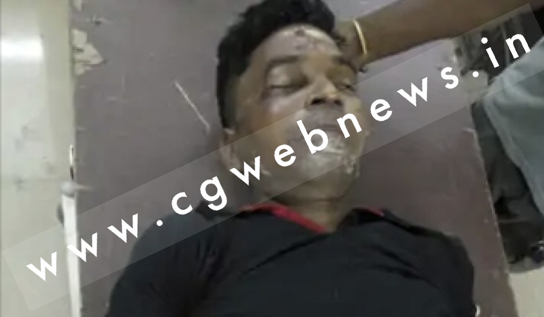 छत्तीसगढ़ - तेज रफ्तार कार ने बाईक सवार पुलिसकर्मियों को मारी टक्कर , हादसे में एक की मौत और एक गंभीर