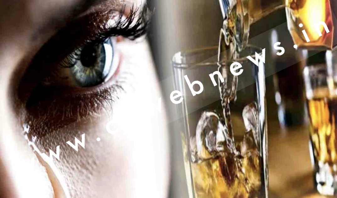 स्कूली छात्राओं को युवक ने जबरजस्ती पिलाई शराब , फुटपाथ पर बेसुध पड़ी मिलीं छात्राएं , उसके बाद