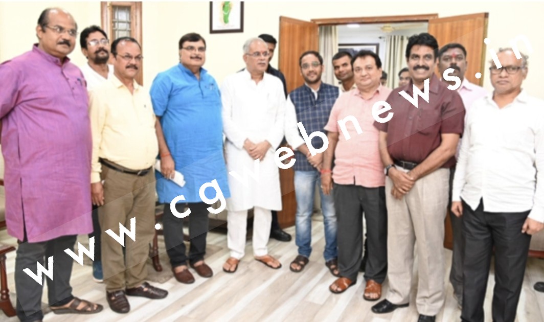 कर्मचारी अधिकारी महासंघ ने की CM से मुलाकात , 06 प्रतिशत DA व गृह भाड़ा भत्ता पुनरीक्षित पर बनी सहमति