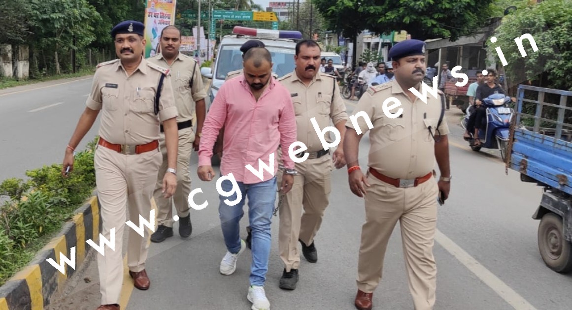 छत्तीसगढ़ - आदतन गुंडा चीना पांडे गिरफ्तार , पुलिस ने चीना का निकाला जुलूस , देखे VIDEO