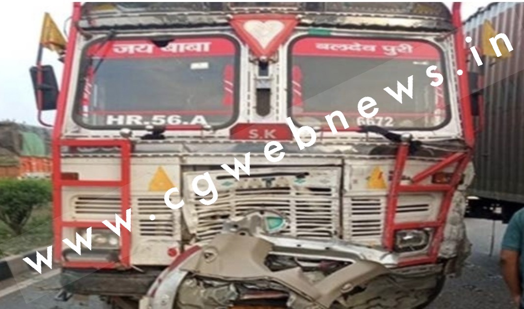 छत्तीसगढ़ - तेज रफ्तार कार और ट्रक में टक्कर , हादसे में BCA के दो छात्रों की मौके पर ही मौत