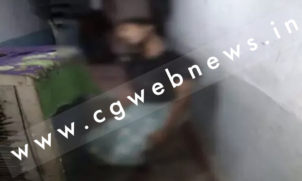 छत्तीसगढ़ - पत्नी के मायके जाने से परेशान होकर तीन बच्चो के पिता ने फाँसी लगा कर की खुदकुशी