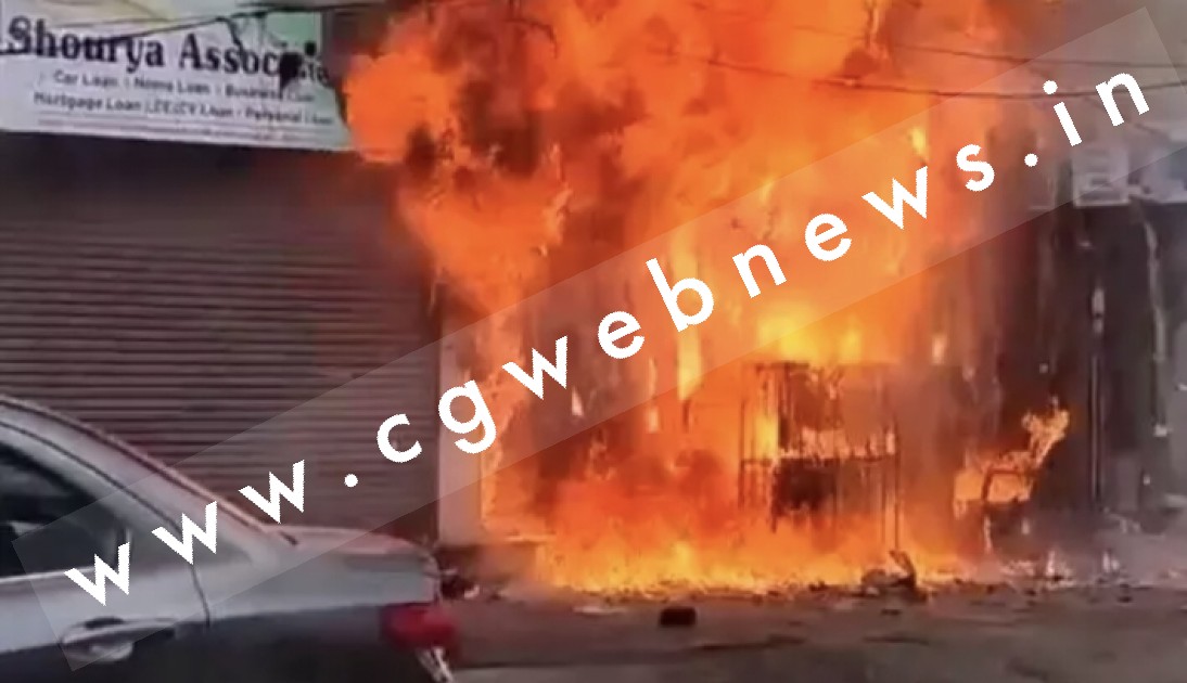 छत्तीसगढ़ से बड़ी खबर , SBI के ATM में लगी भीषण आग , पूरा ATM जल कर राख